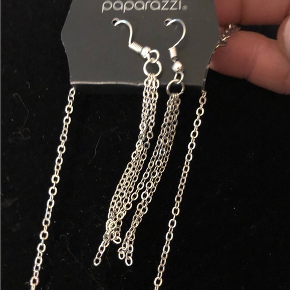 🌞Paparazzi Silver Tone Necklace and Earrings Set Plus Bonus Earrings - Picture 3 of 4
